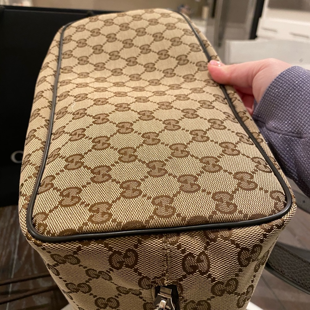 💓Sold💓Gucci Draw String bucket backpack (Unisex) - Picture 3 of 10